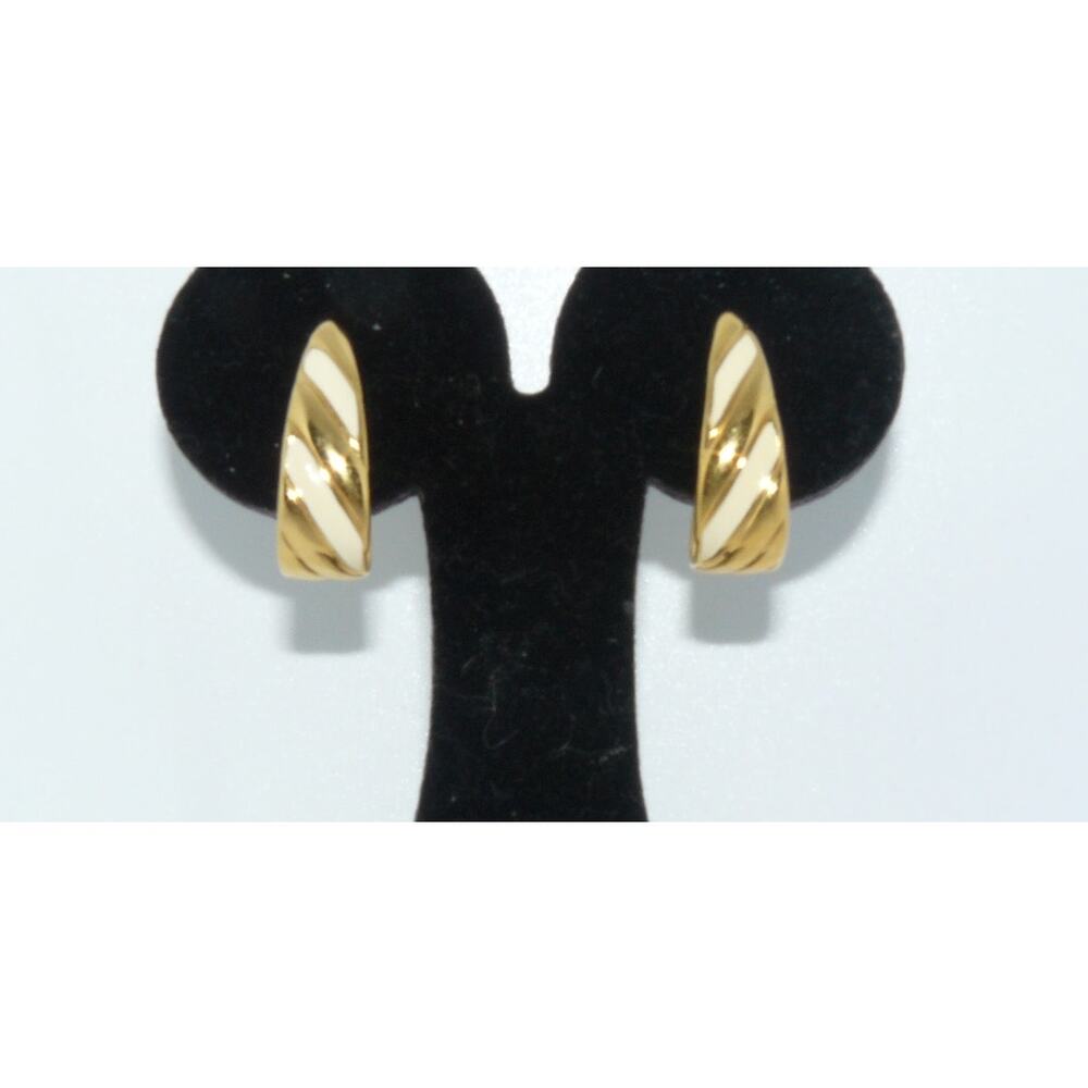 Vintage Monet Gold Tone White Enamel Ribbed Hoop Women's Earrings Signed 1" - Picture 6 of 6